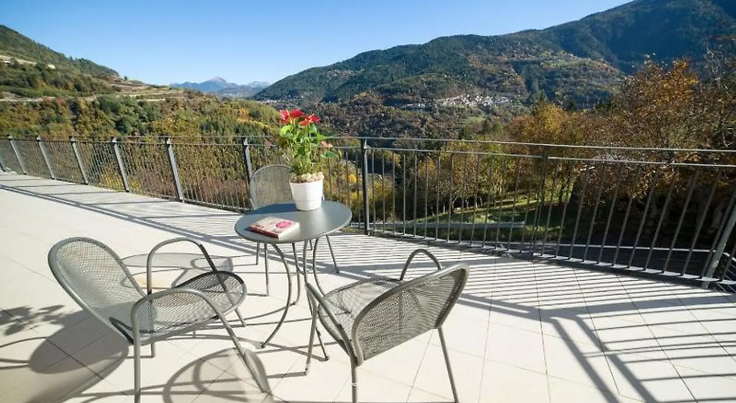 Hostel L'Ost - Ostello di Grumes Terrasse