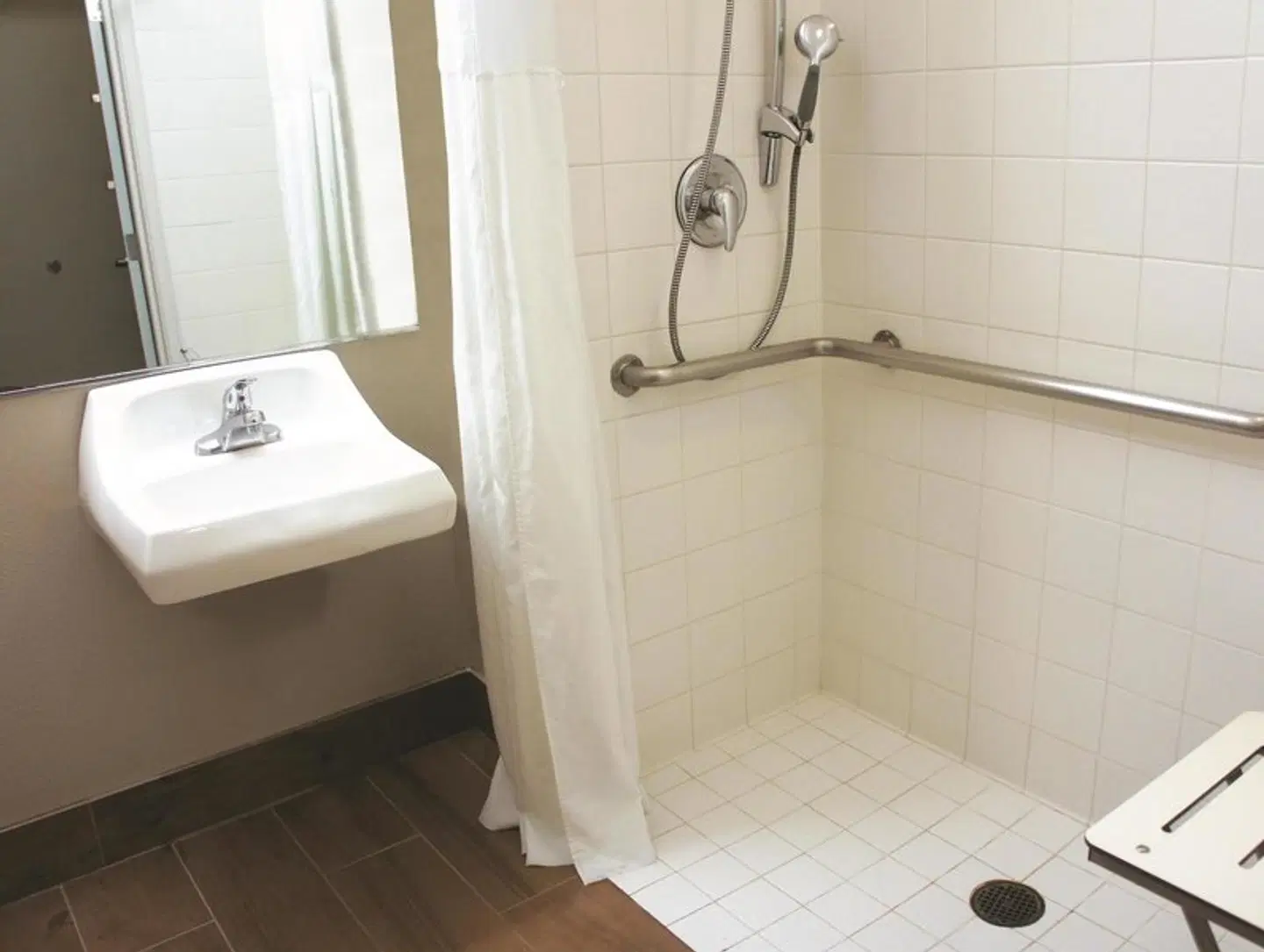 La Quinta Inn & Suites Modesto Salida Badezimmer