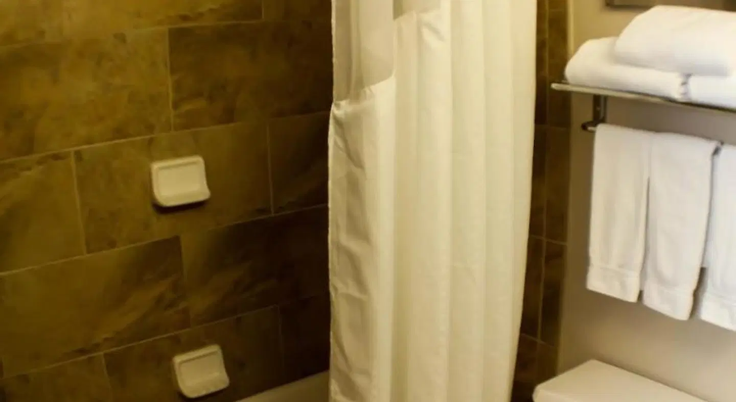 Holiday Inn Express & Suites Indianapolis North - Carmel by IHG Badezimmer