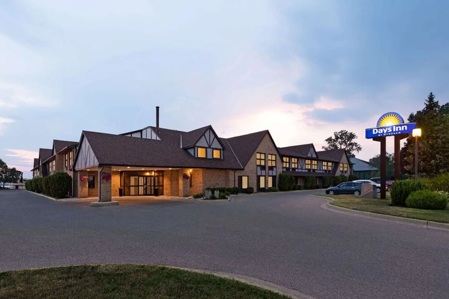 Harbourfront Inn EXTERIOR