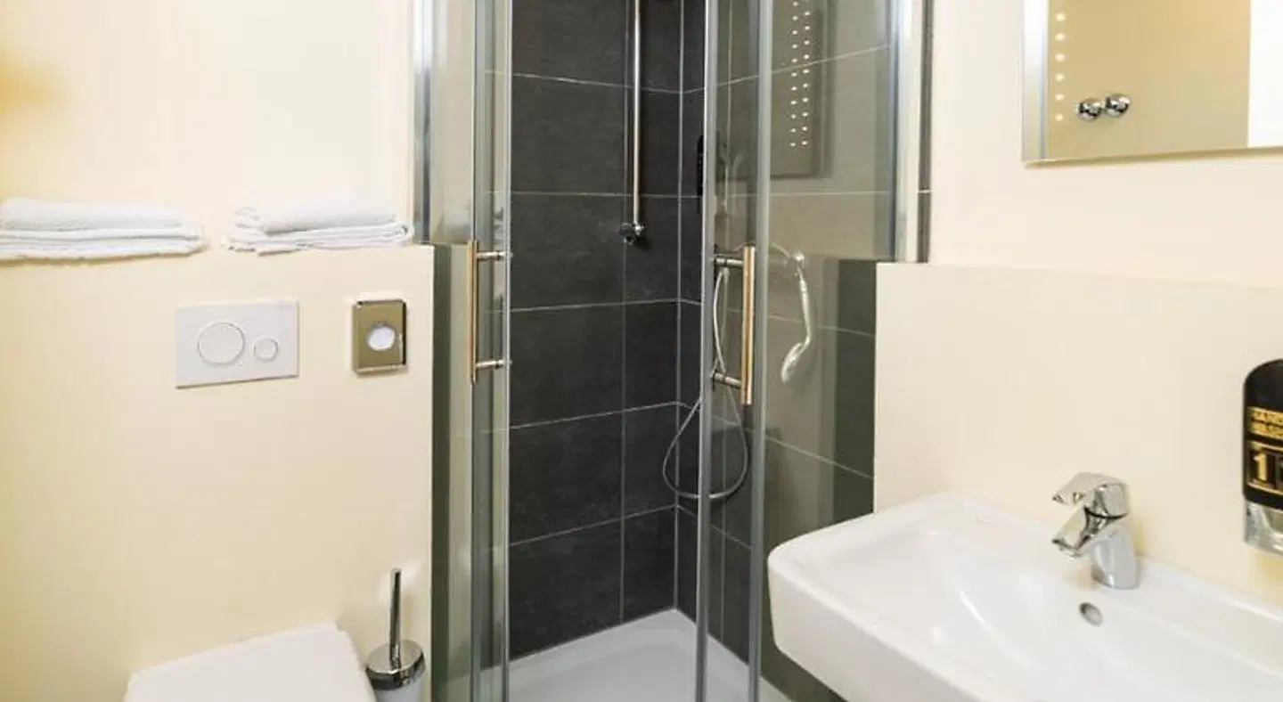 S & D Reinoldus Hotel Badezimmer