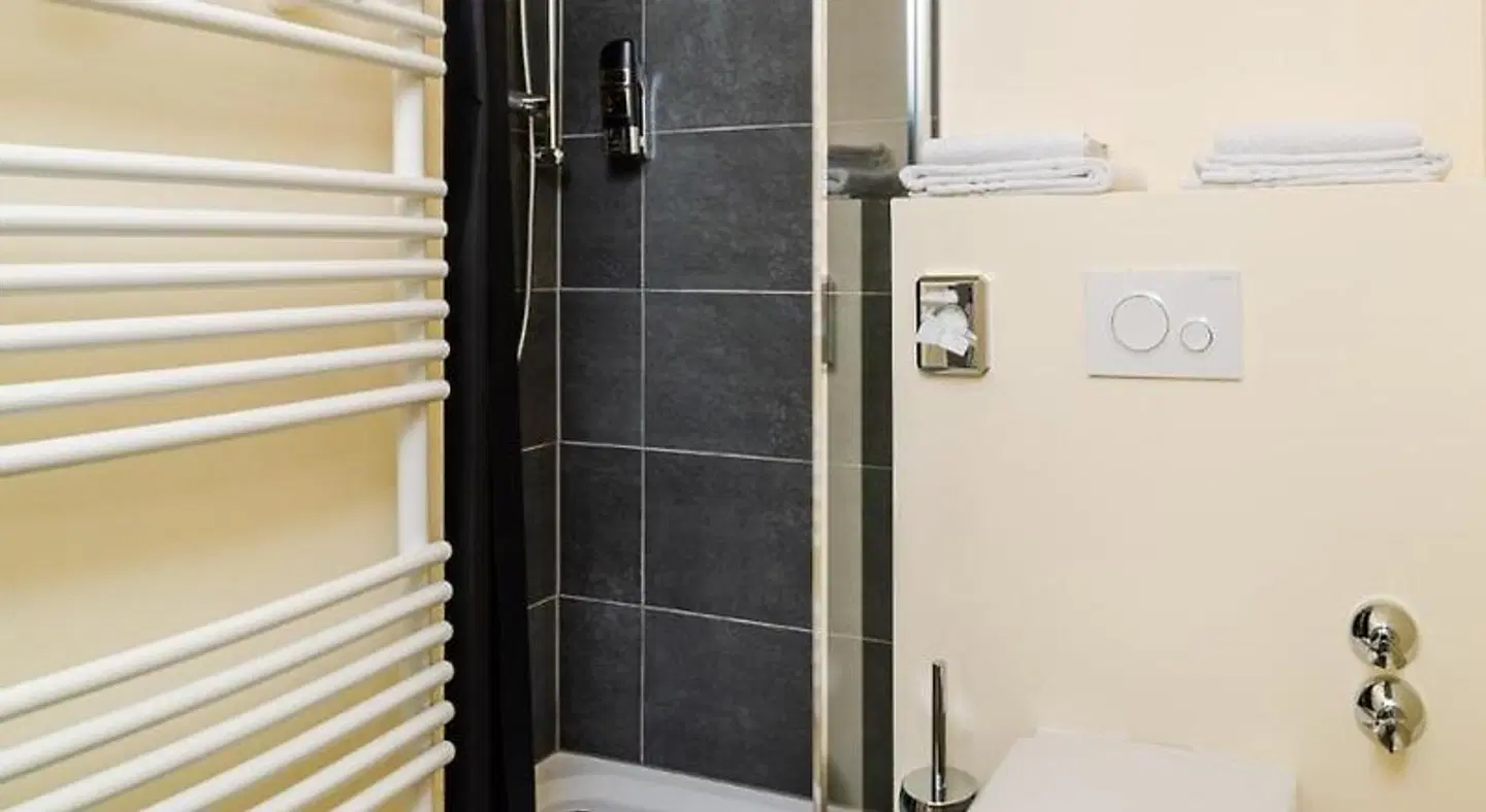 S & D Reinoldus Hotel Badezimmer