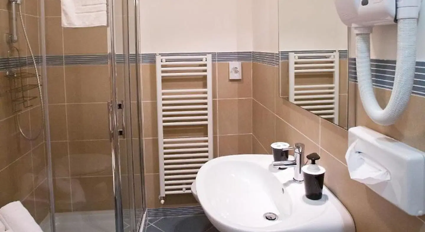 Lacroma Aparthotel Badezimmer