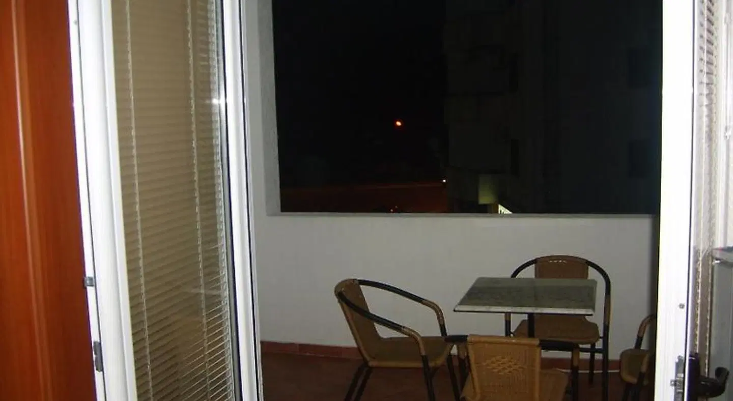 Lyon Apartments Bar