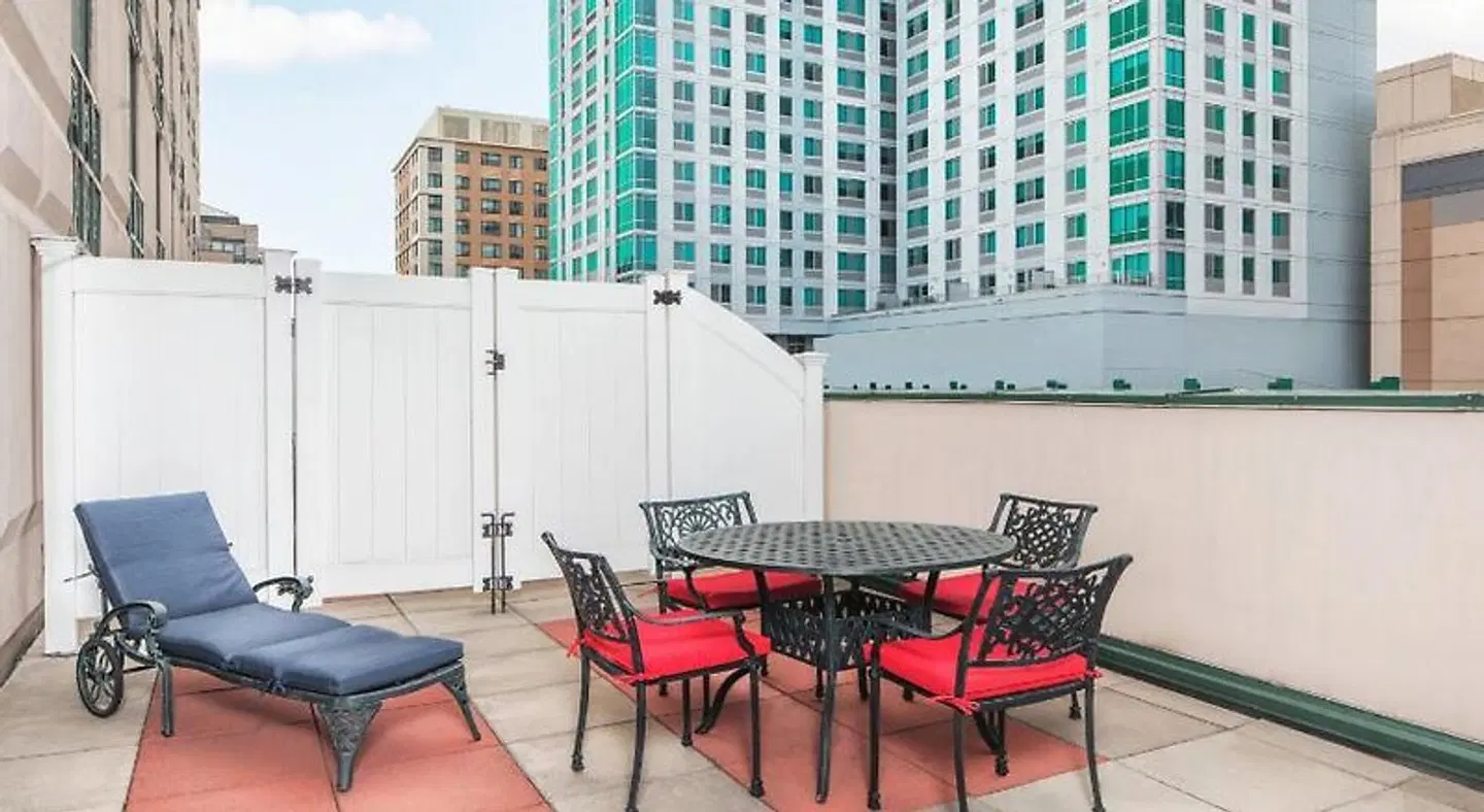 Courtyard by Marriott Stamford Downtown Terrasse