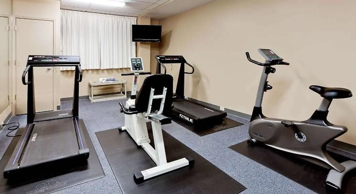 Hawthorn Suites by Wyndham Louisville East SPORTS_AND_LEISURE