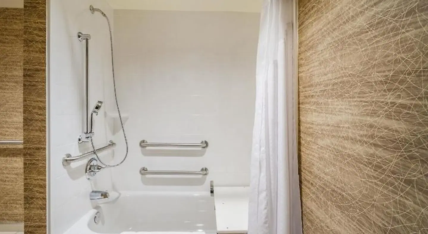 Holiday Inn Terre Haute by IHG Badezimmer