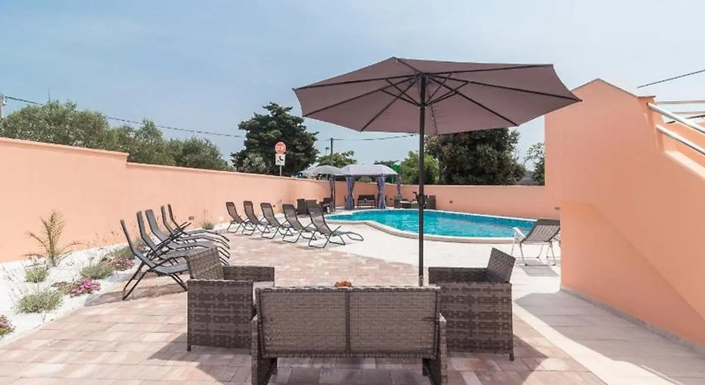 Villa Car OUTDOOR_POOL