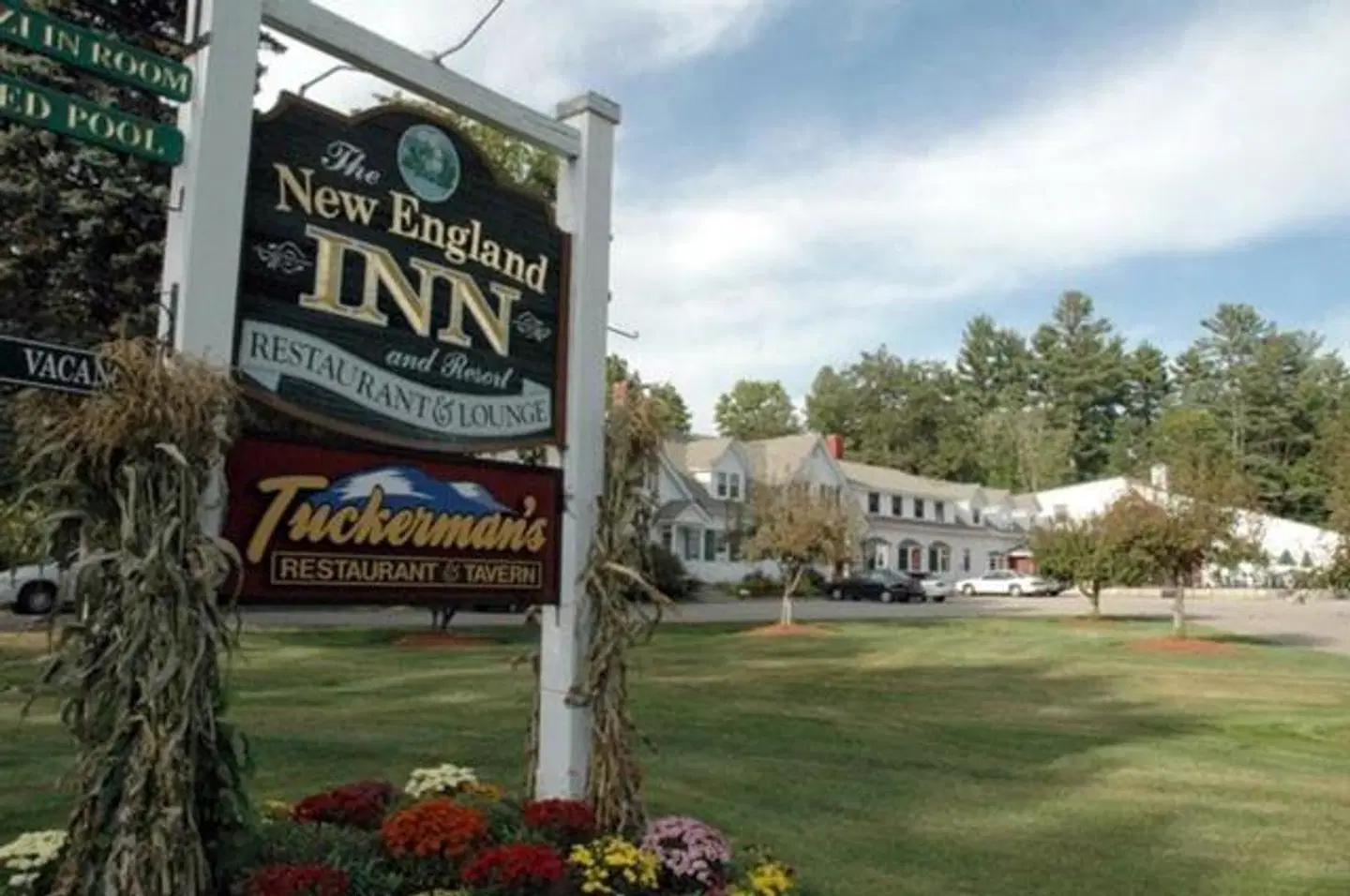 New England Inn & Lodge EXTERIOR