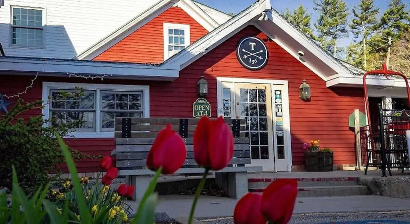 New England Inn & Lodge EXTERIOR