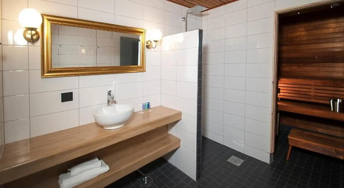 Grand Hotel Mustaparta Badezimmer