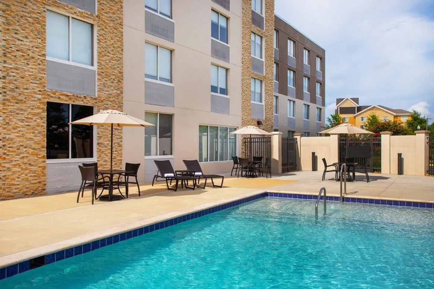 Holiday Inn Express Chesapeake - Norfolk by IHG OUTDOOR_POOL