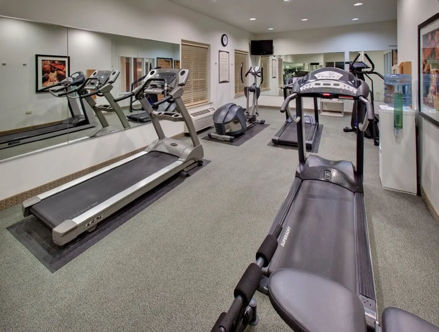 Staybridge Suites Rockford by IHG SPORTS_AND_LEISURE