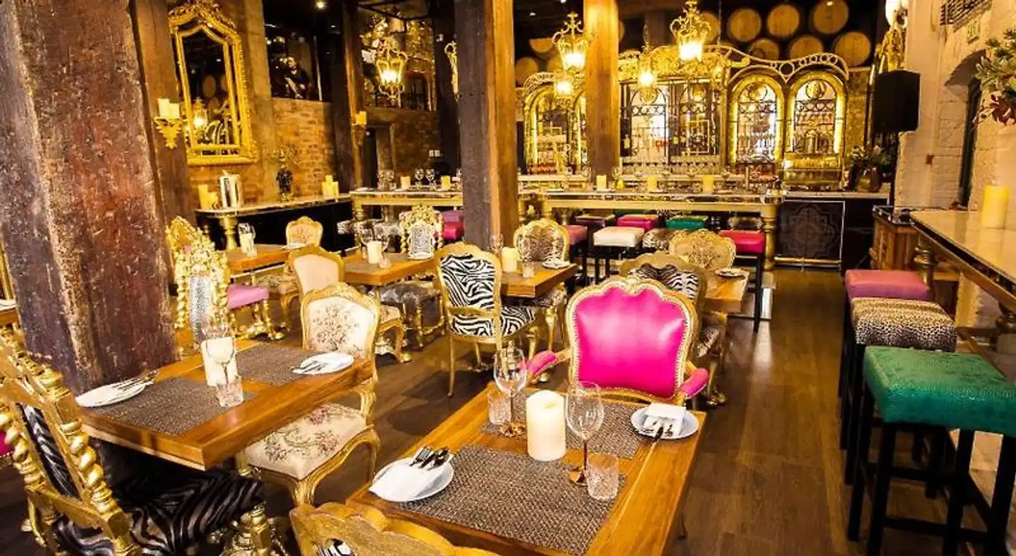 Signature Lux Hotel by ONOMO, Waterfront Restaurant