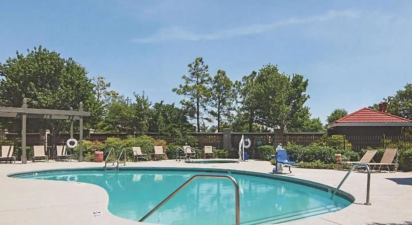 La Quinta Inn & Suites by Wyndham Oklahoma City - NW Expwy OUTDOOR_POOL