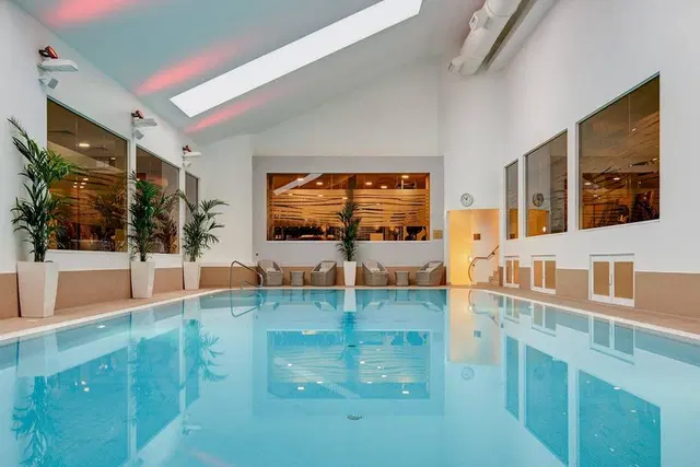 The Shelbourne Hallenbad