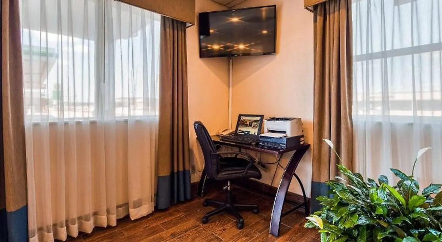 Best Western Ottawa Inn ROOM_EXAMPLE