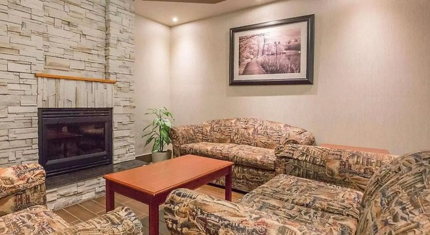Comfort Inn & Suites University ROOM_EXAMPLE