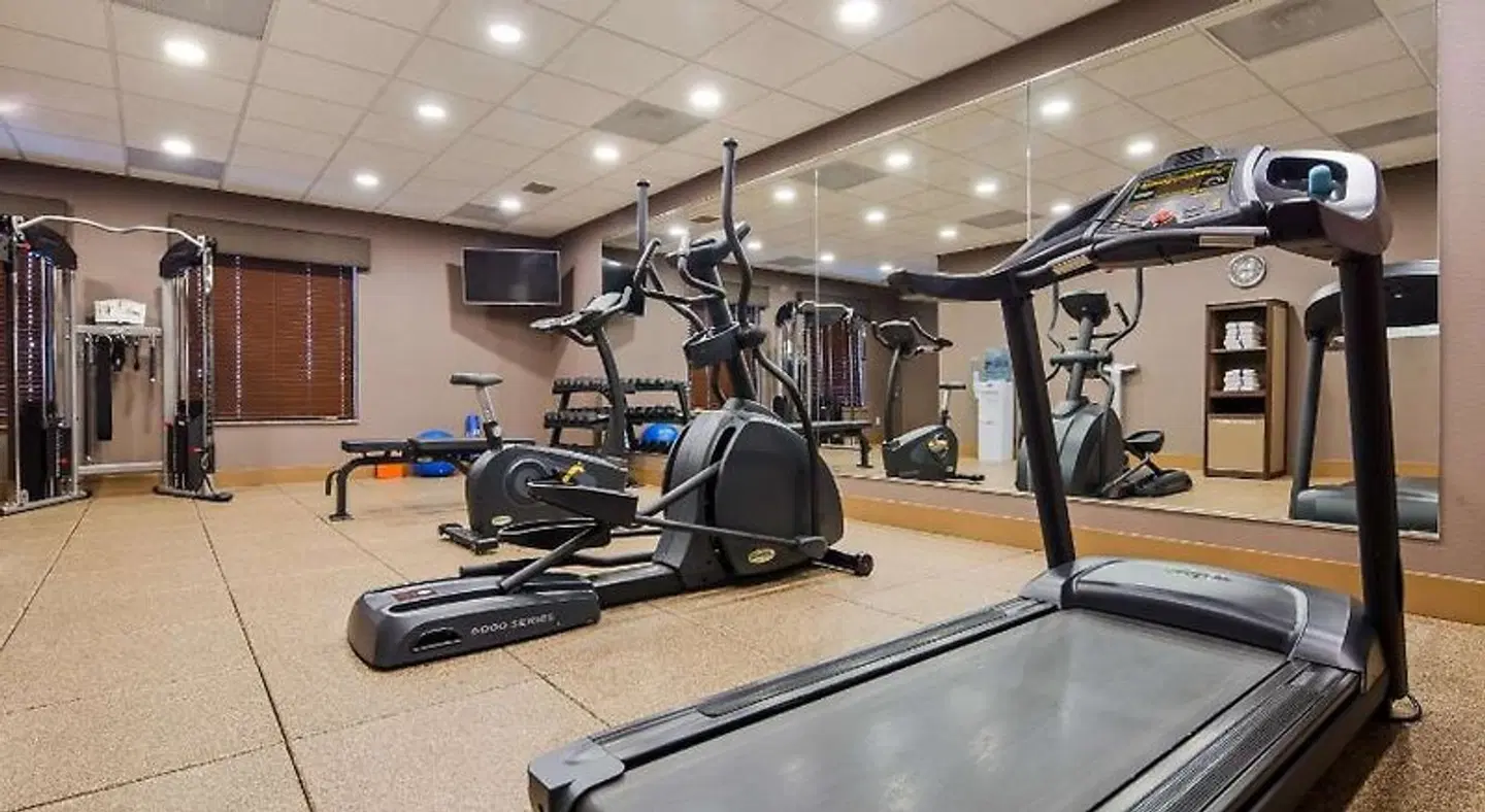 Best Western Plus Lincoln Inn & Suites SPORTS_AND_LEISURE
