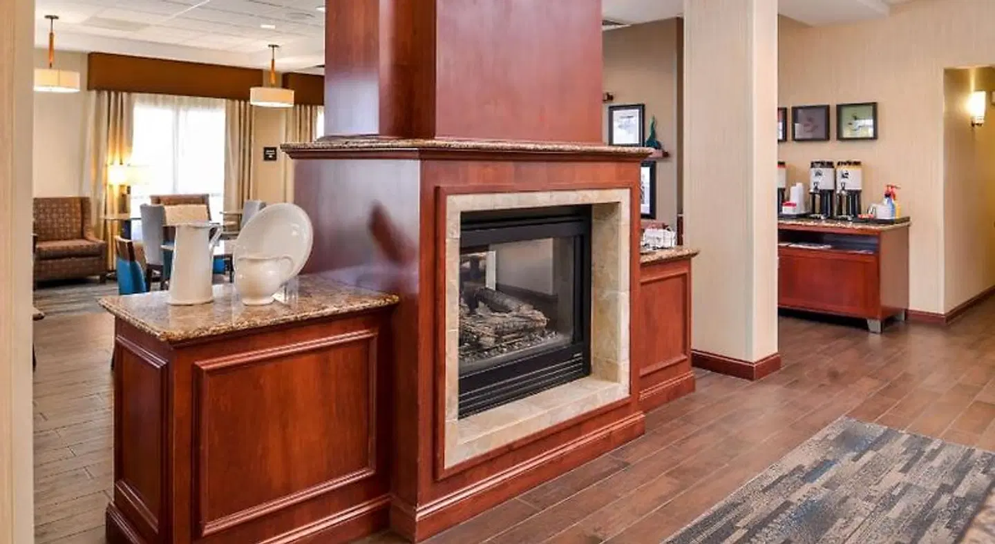 Hampton Inn York ROOM_EXAMPLE