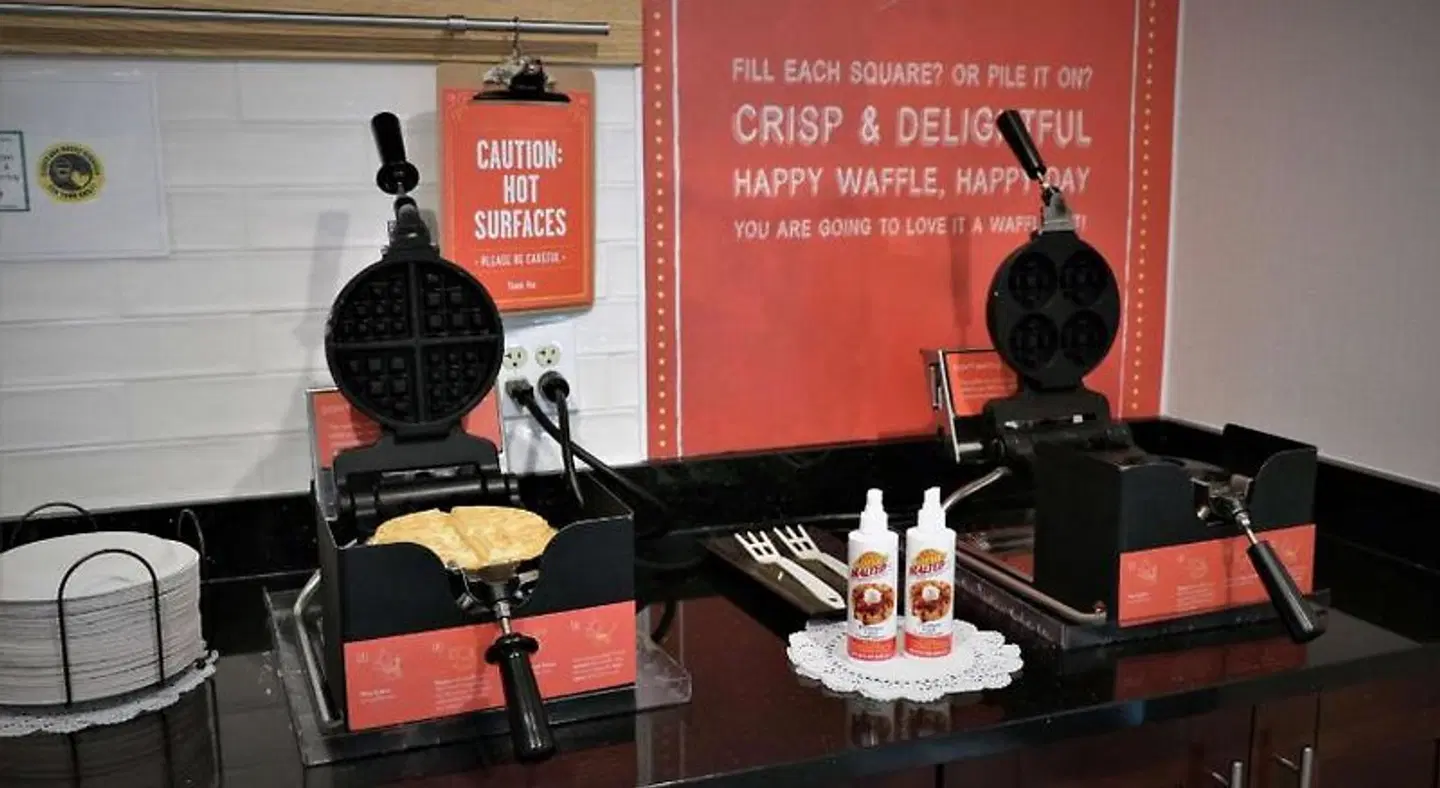 Hampton Inn & Suites Jacksonville - Beach Boulevard/Mayo Clinic Area Bar