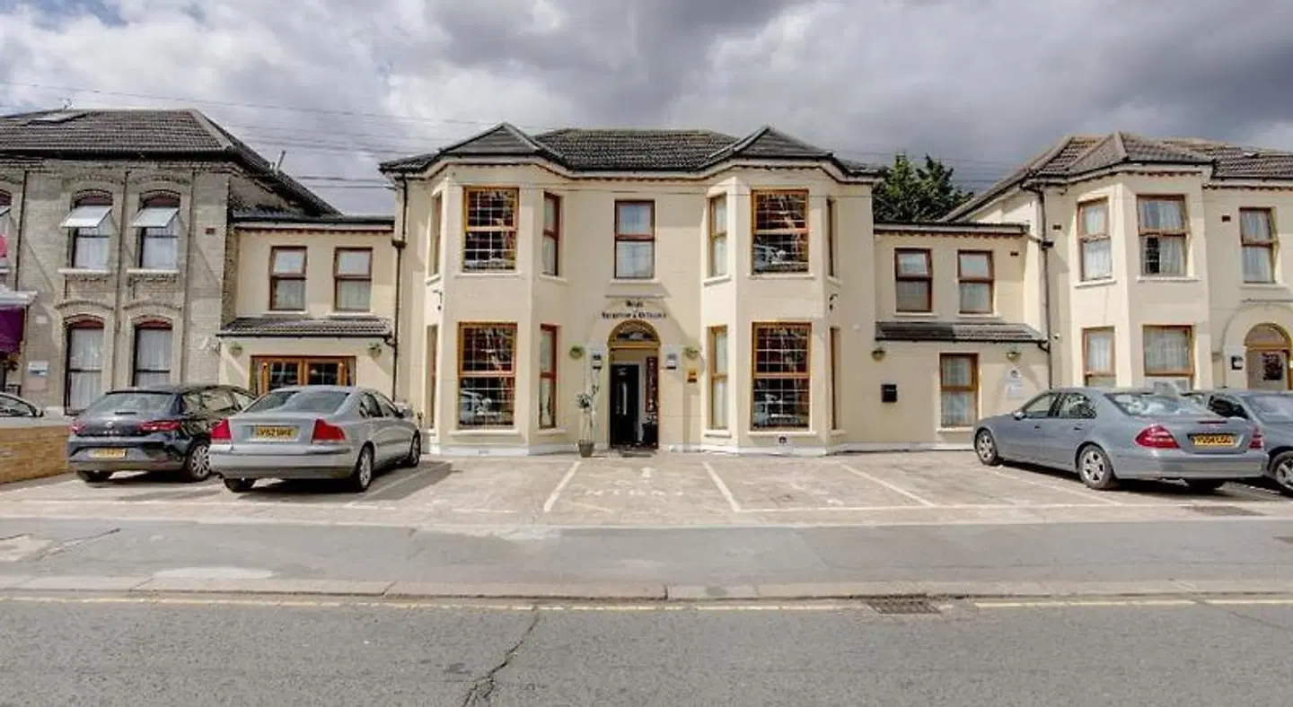 Best Western London Ilford Hotel EXTERIOR