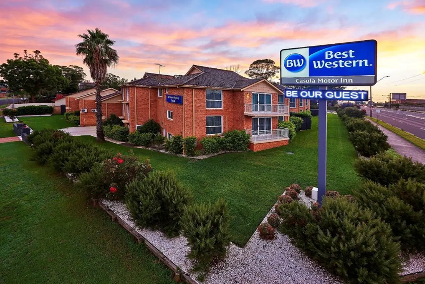 Best Western Casula Motor Inn EXTERIOR