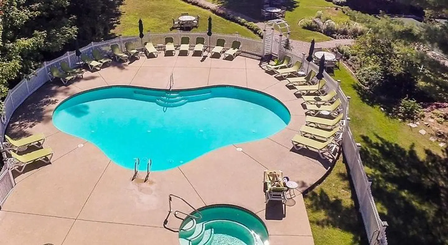 Stonehurst Manor OUTDOOR_POOL
