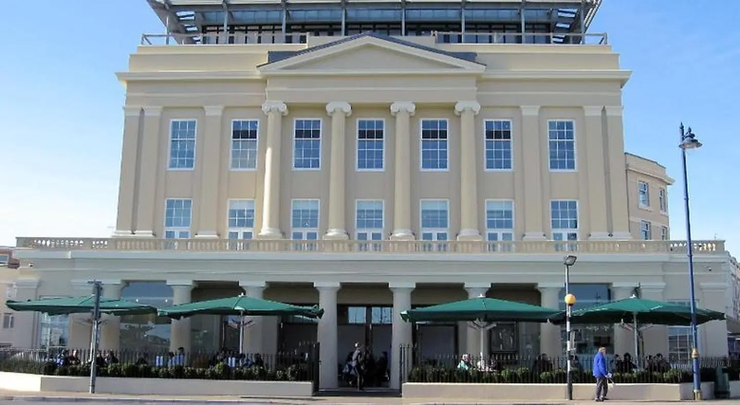 Riviera Apartments EXTERIOR