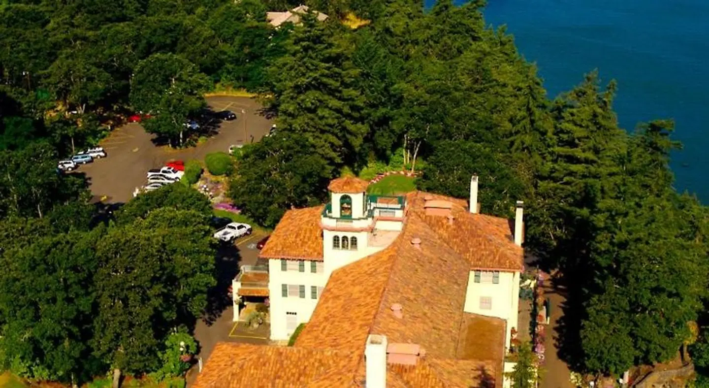Columbia Gorge Hotel EXTERIOR