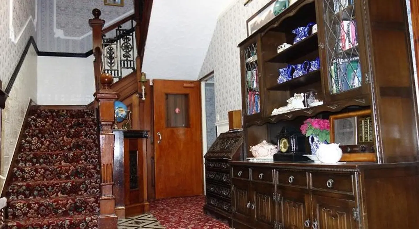 The Winchester LOUNGE_LOBBY