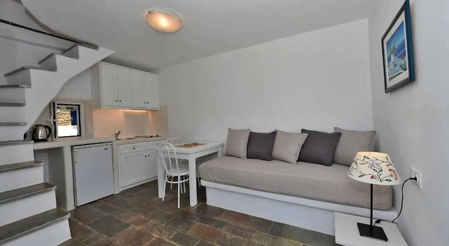 Tinos Peristerionas ROOM_EXAMPLE