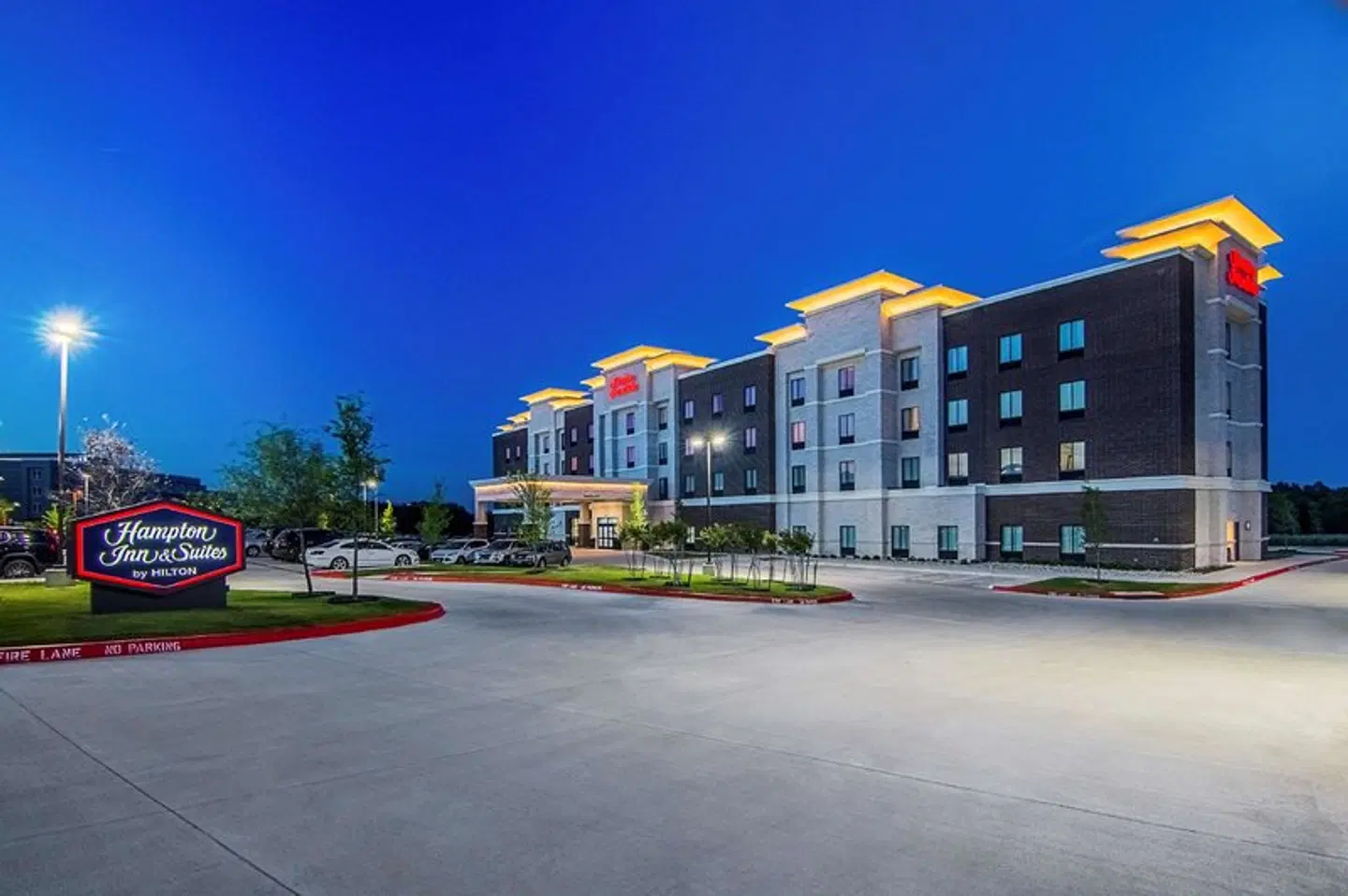 Hampton Inn & Suites Dallas/Richardson EXTERIOR