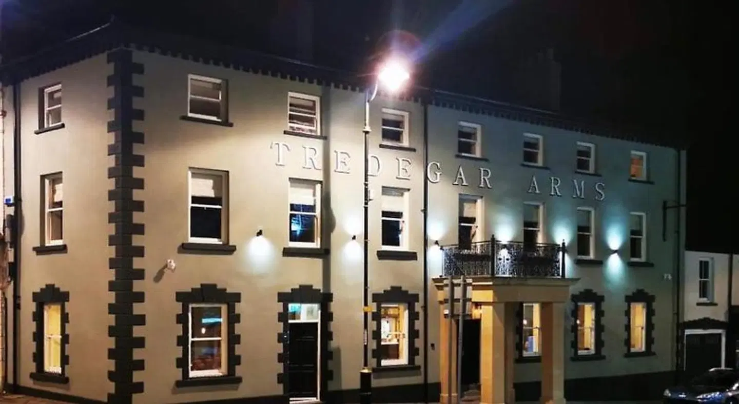 Tredegar Arms Hotel EXTERIOR