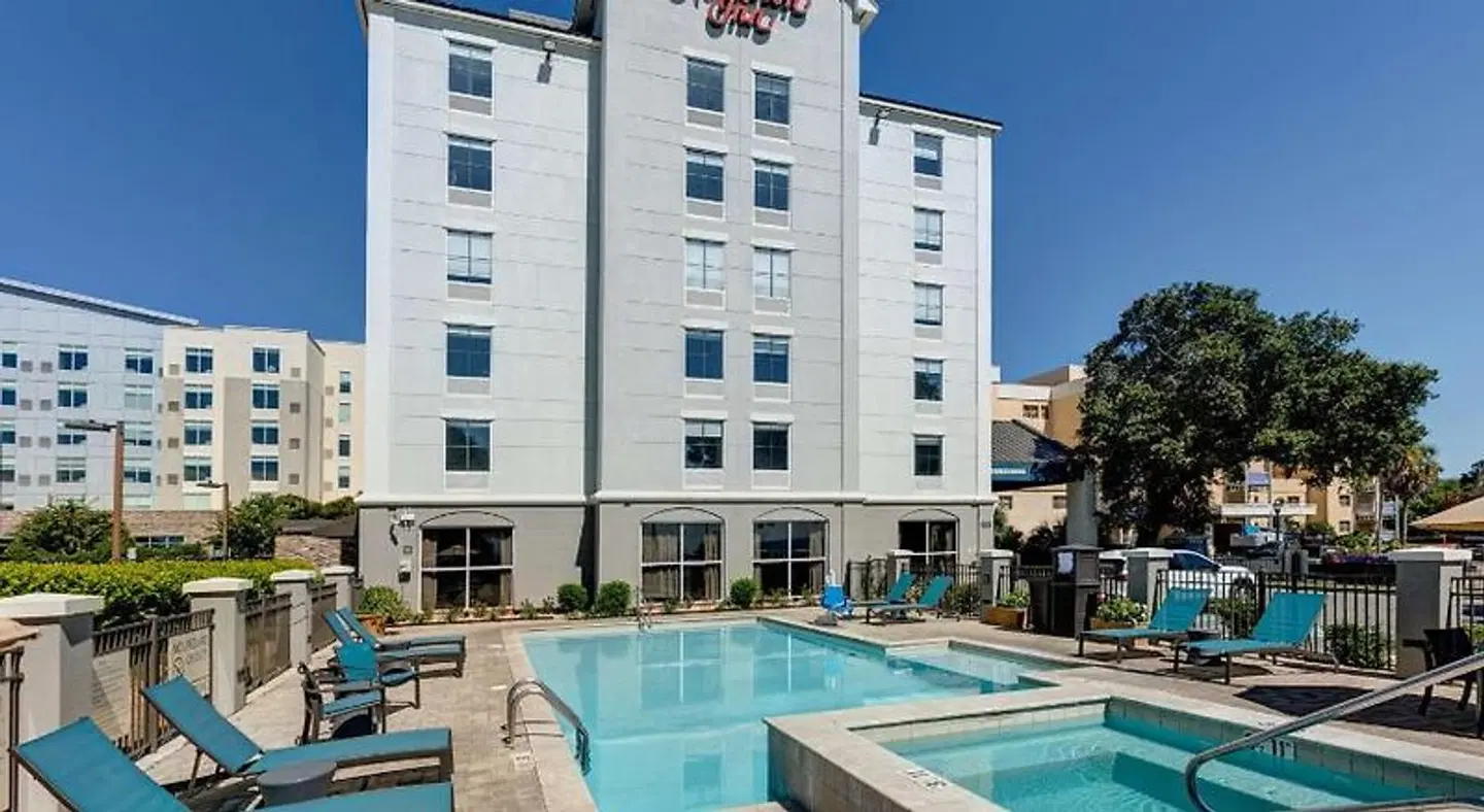 Hampton Inn Biloxi EXTERIOR