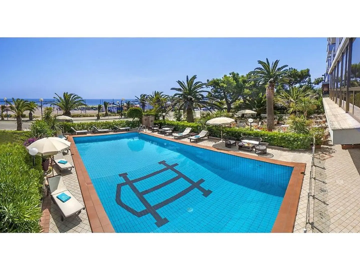 Corallo OUTDOOR_POOL
