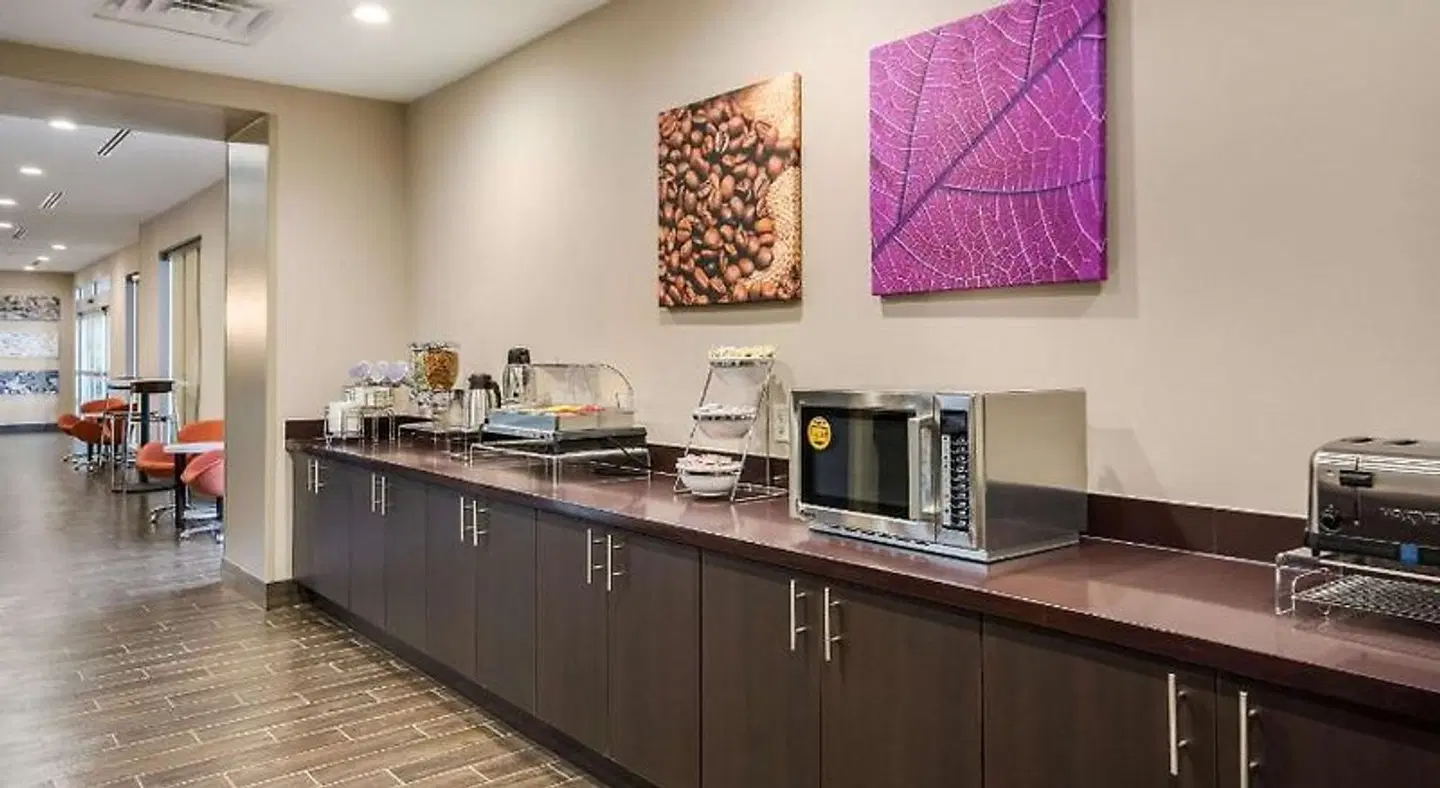 Sleep Inn & Suites Yukon Oklahoma City Bar