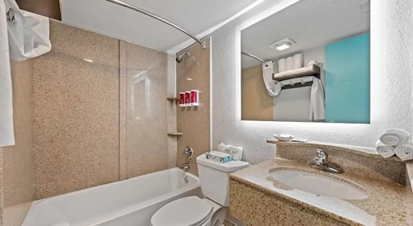 SureStay Studio by Best Western Virginia Beach Oceanfront Badezimmer