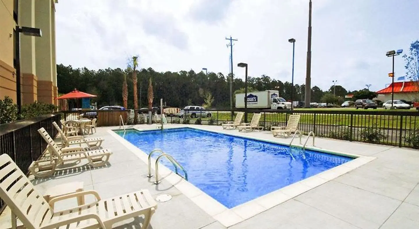 Hampton Inn Moss Point OUTDOOR_POOL