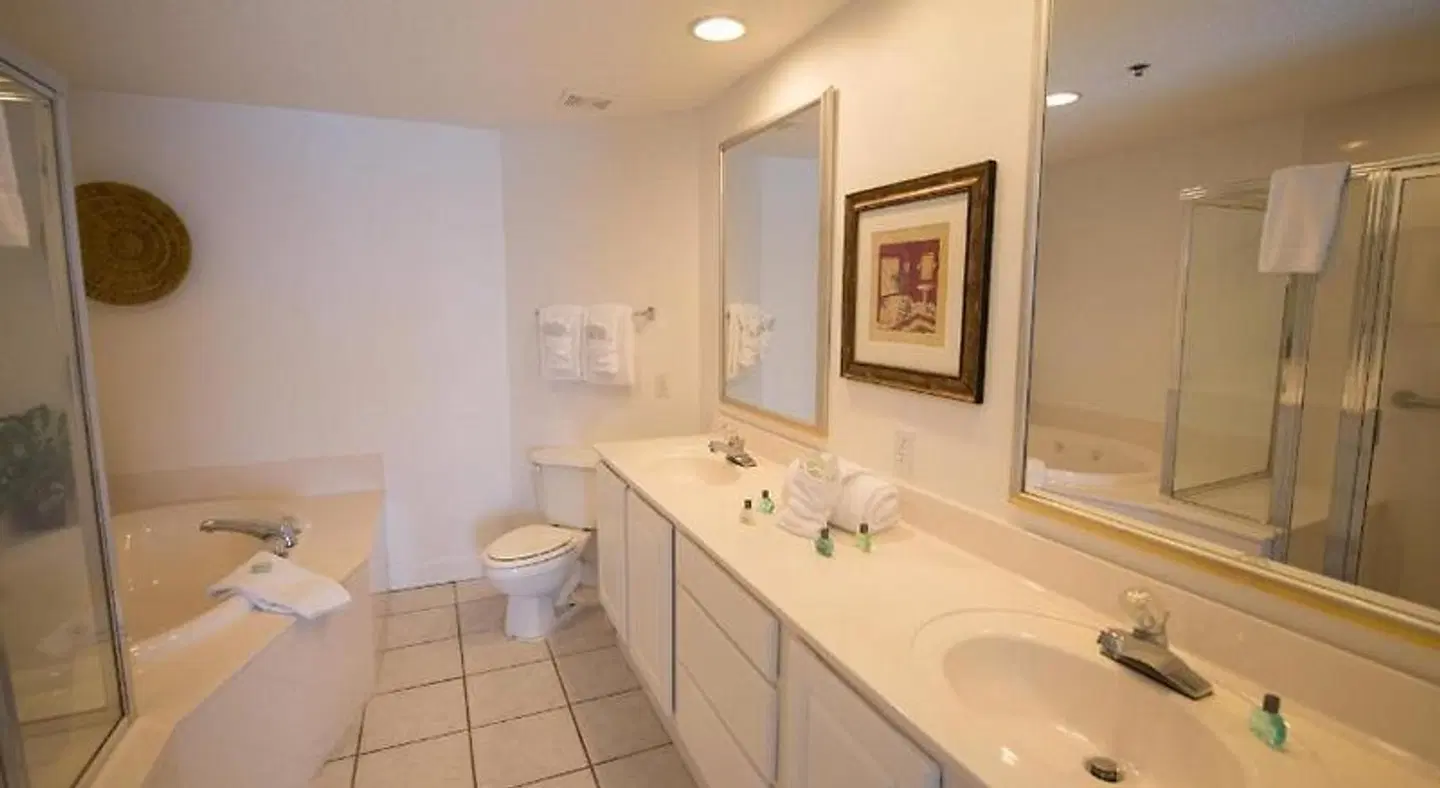 Palm Beach Resort Orange Beach a Ramada by Wyndham Badezimmer