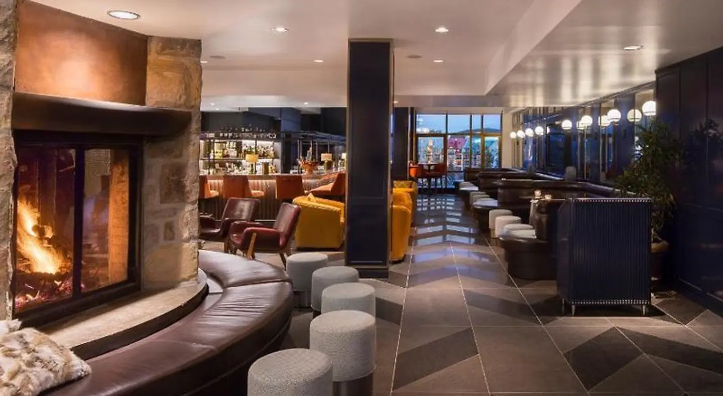 Fairmont Tremblant LOUNGE_LOBBY