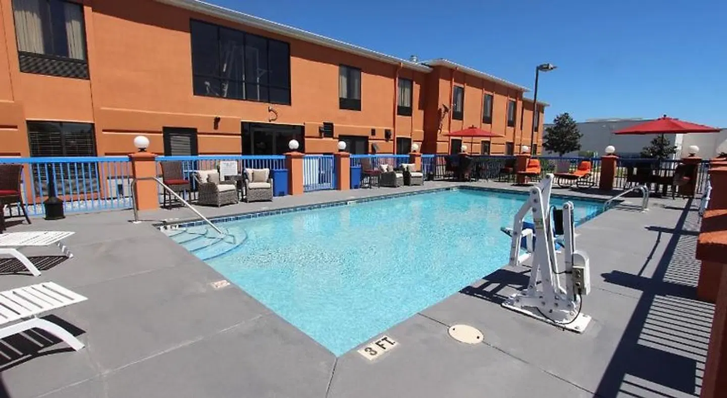 Hotel Pensacola OUTDOOR_POOL