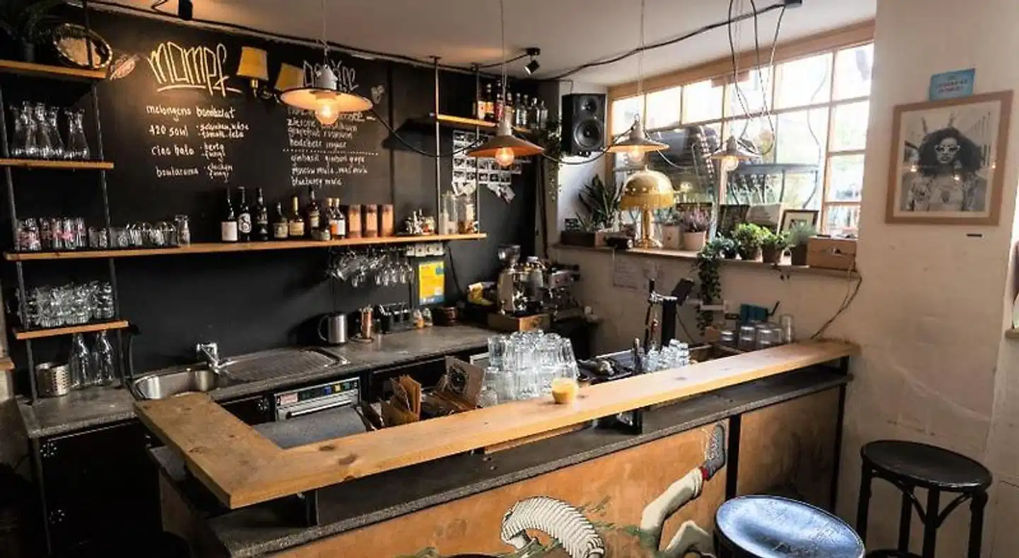 Montagu Hostel Bar