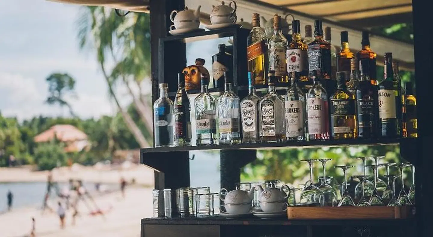 Chill Inn Beach Cafe & Hostel Bar
