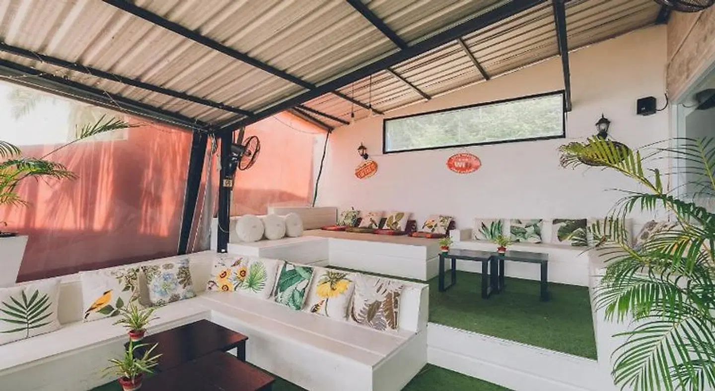 Chill Inn Beach Cafe & Hostel Restaurant