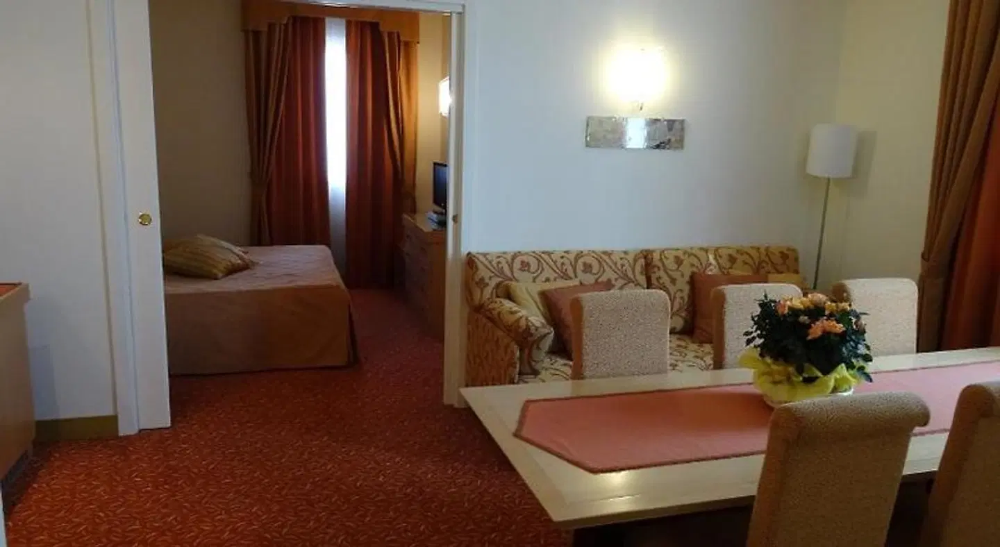 Roma ROOM_EXAMPLE