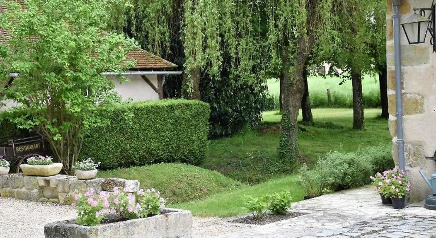 Le Petit Chateau De Sainte Colombe Garten