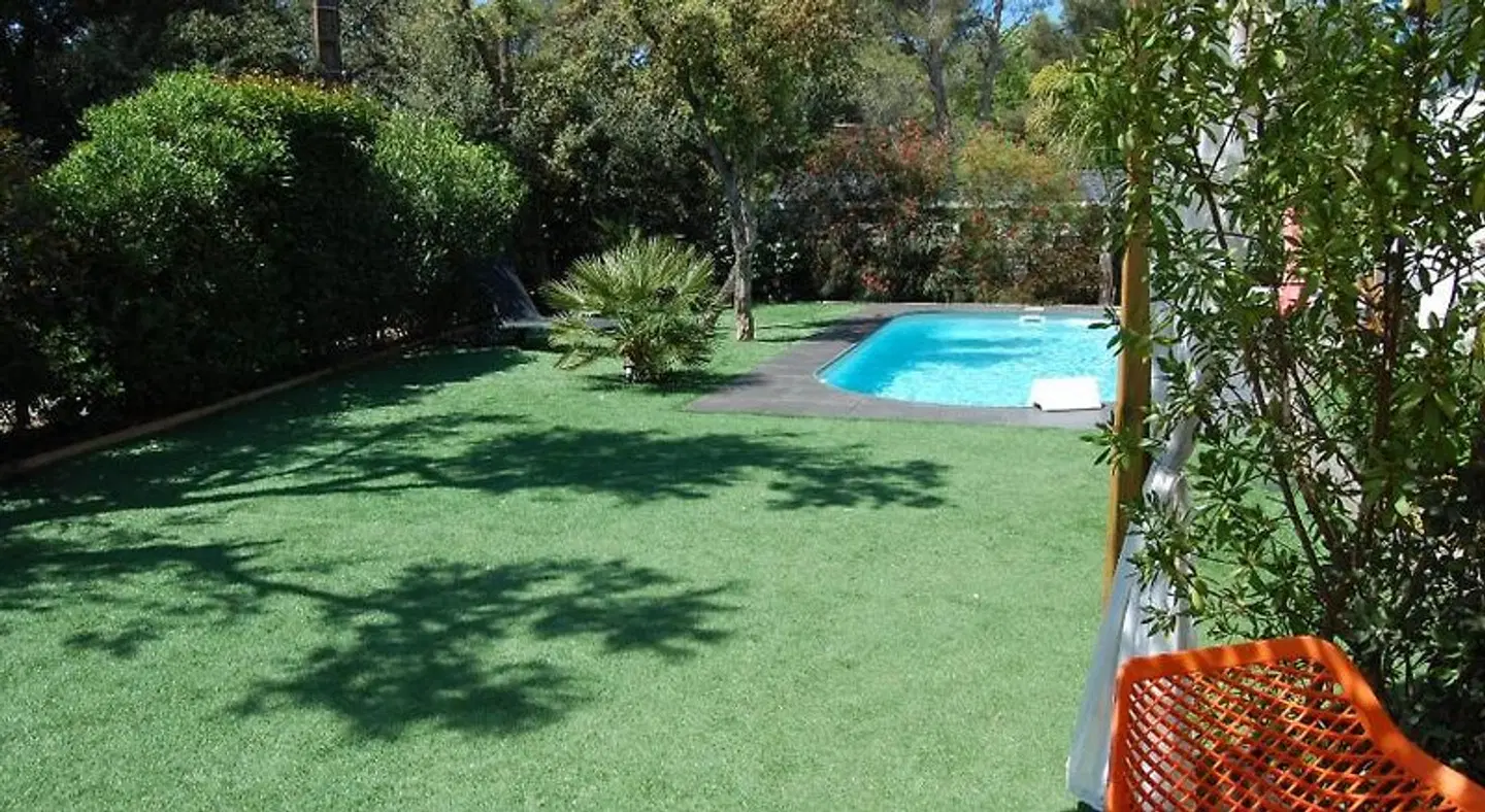 Chambre d'hôtes Le Clos des Barelles OUTDOOR_POOL