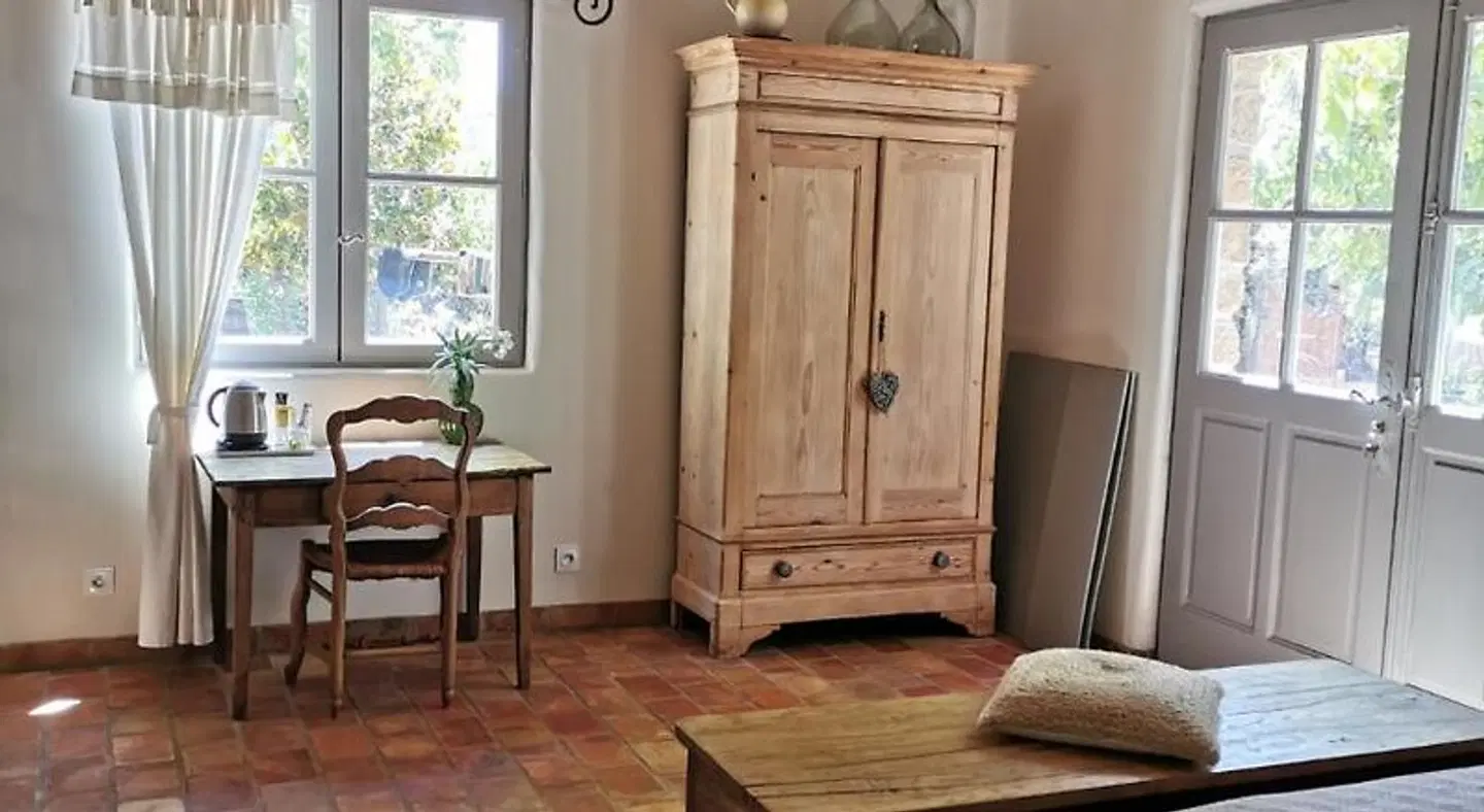 Les Anes de Petit Jean ROOM_EXAMPLE