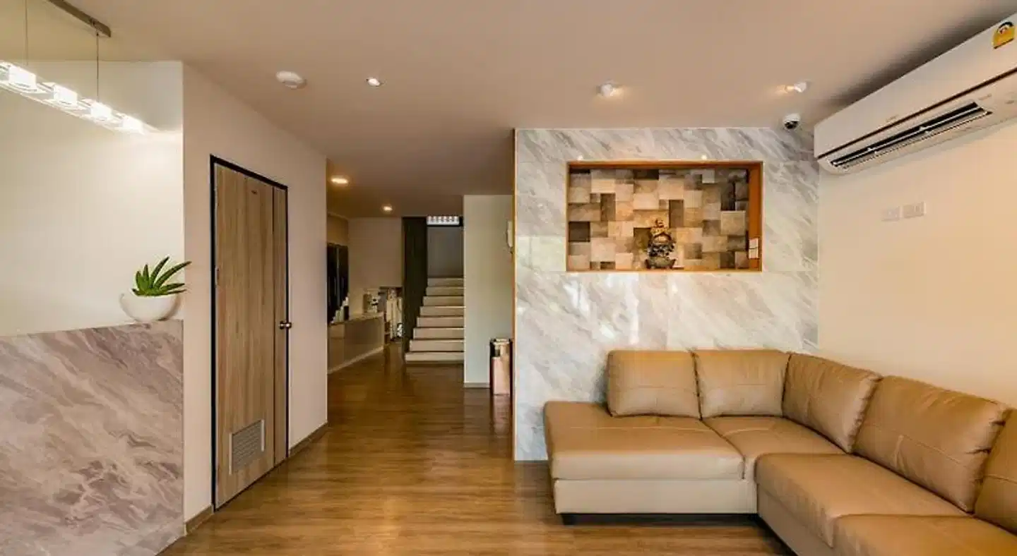 P18 hotel Lobby